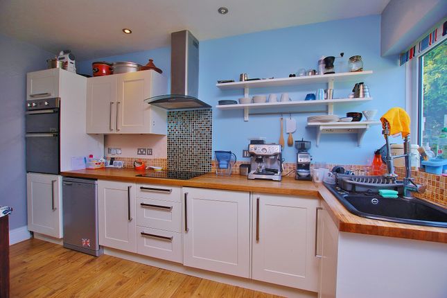 18, Bryanstone Close, Guildford photo 3
