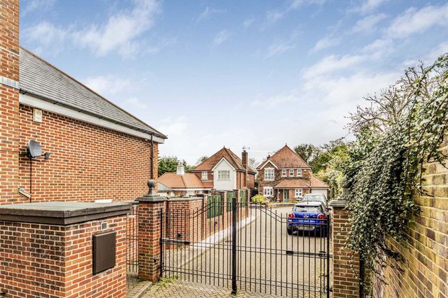 Detached house to rent in Boundary Close, Barnet