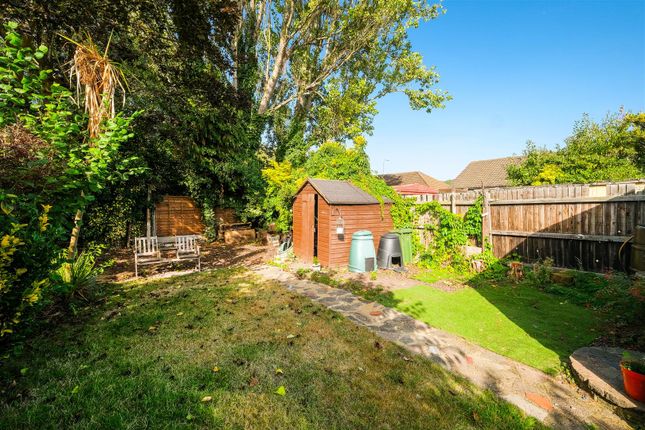 12, Low Hall Close, Chingford photo 4