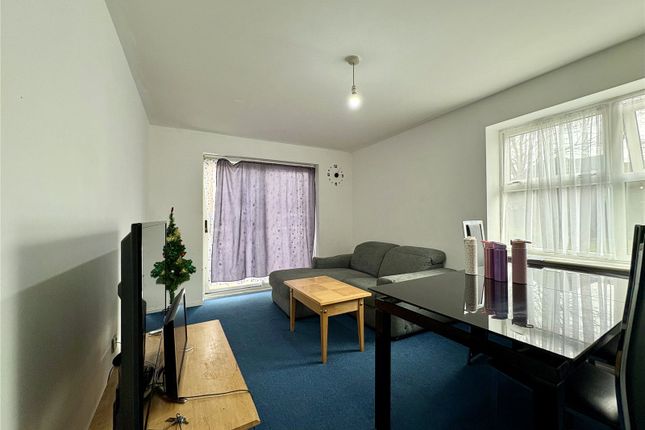 116, Dudley Close, Grays photo 4