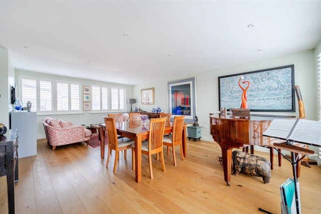6 Yeabridge Court, South Petherton photo 2