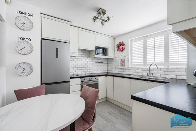 16, Albert Close, London photo 3