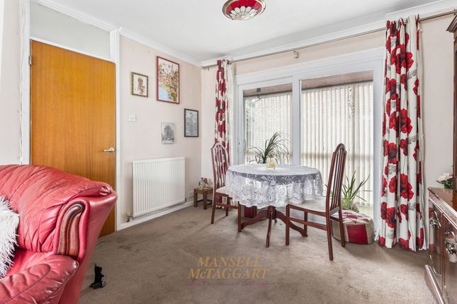 29 Rackham Close, Crawley photo 4
