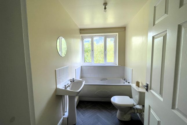 Flat 3, 35 Moorland Road, Stoke-On-Trent photo 2