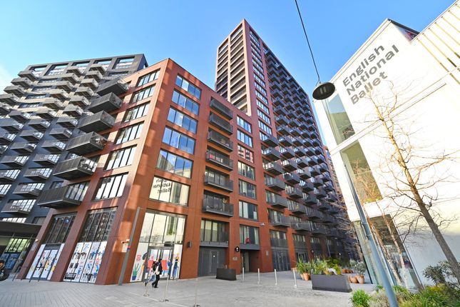 Thumbnail Flat to rent in Meade House, London City Island, Canary Wharf