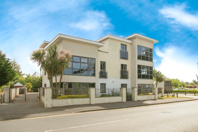 Flat for sale in Kings Park Drive, Bournemouth, Dorset