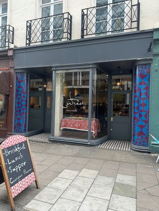Retail premises to let in Buckingham Palace Road, London