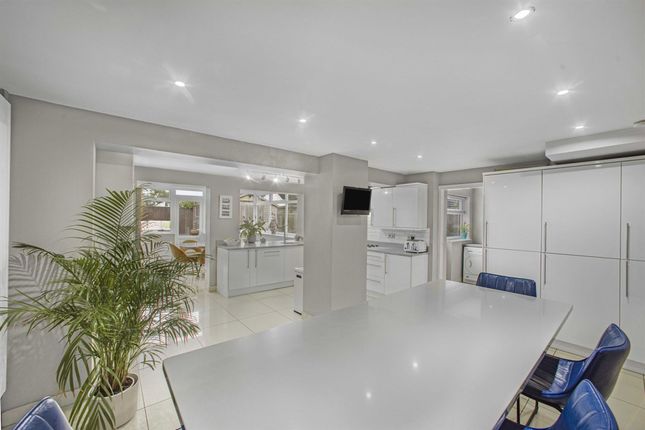 7 Warburton Close, Lymm photo 3