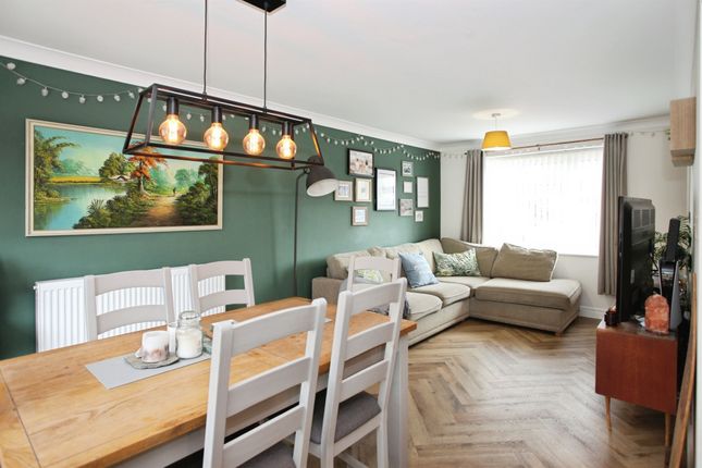 9, Cefn-y-Lon, CAERPHILLY photo 3