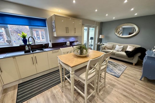 26 Higham Lane, Nuneaton, Warwickshire photo 2