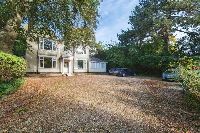 2-bed flat on Grosvenor Place, Devon, £260,000