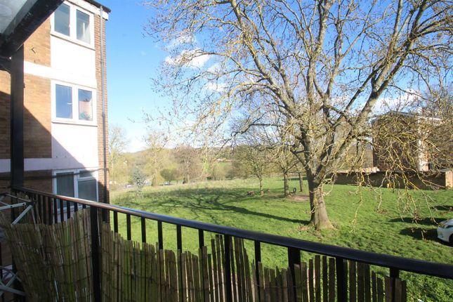 114 Wood View, Hemel Hempstead photo 5