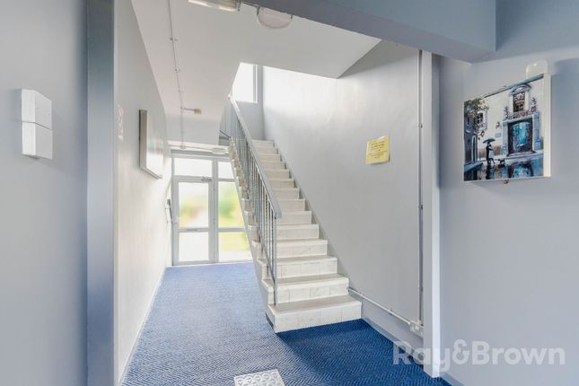 39 Rookwood Close, Cardiff photo 4
