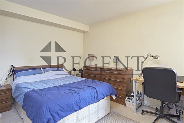 Flat 3, St. Rule Street, St. Rule Street, London photo 5