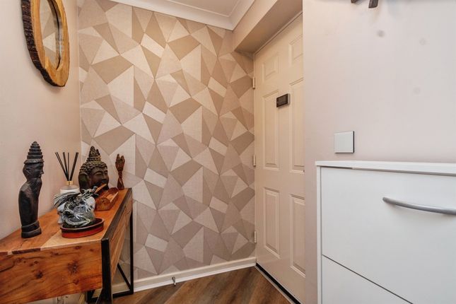 70, Manorhouse Close, Walsall photo 3