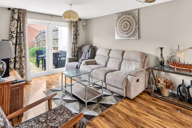 33 Osprey Avenue, Bracknell photo 4