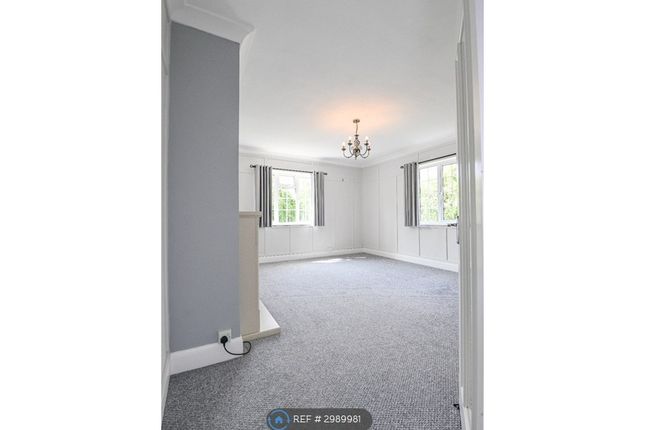 Flat, Grange Court Grange St, St Albans photo 3