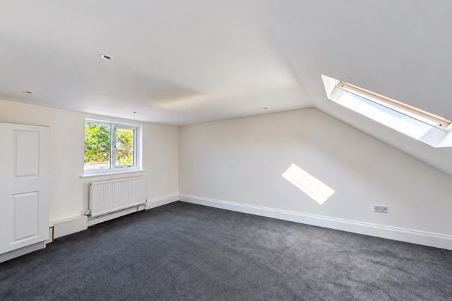 23 Highfield Road, London photo 4