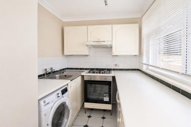 Flat 11,12 Cedar Road, Cedar Road, Sutton photo 4