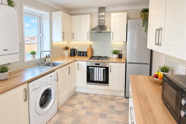 5 Victory Court, 23 Marine Parade West, Lee-On-The-Solent photo 3
