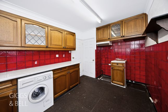 Welbury Avenue, Luton photo 4