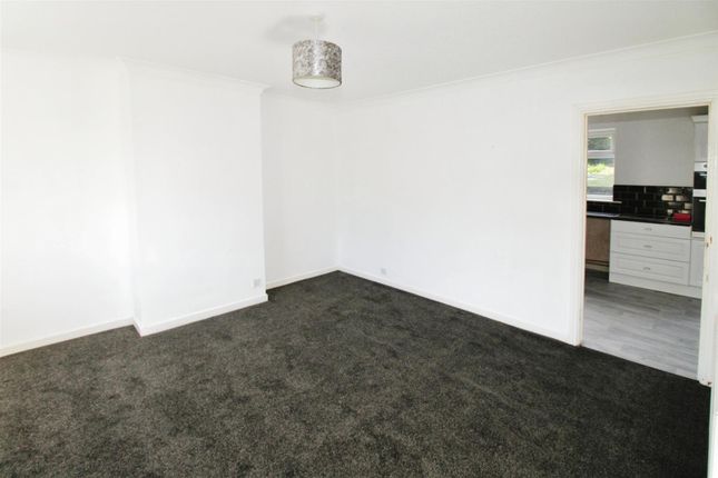 Whincover Drive, Leeds photo 5