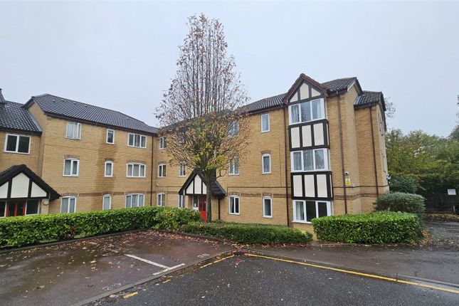 Thumbnail Flat for sale in Britton Close, London