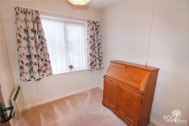 Flat for sale in Ferndale Court, Thatcham, West Berkshire