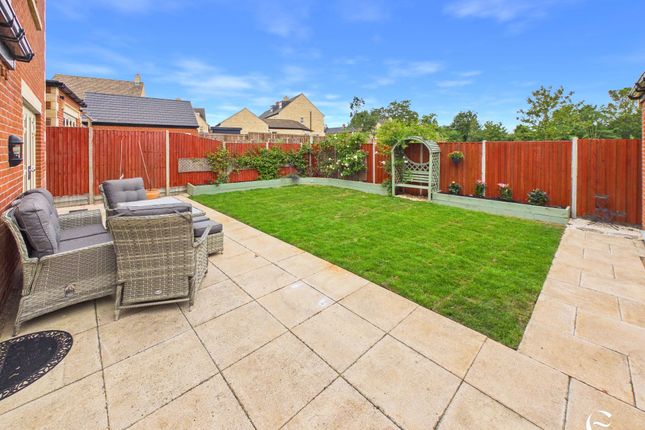 27 Top Lock Meadows, Stamford photo 4