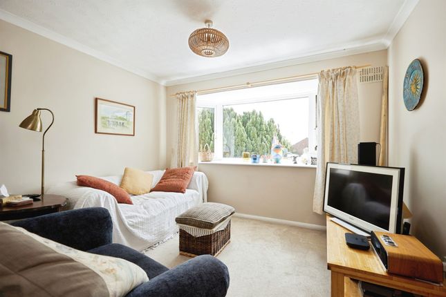 19, Claremont Avenue, Gillingham photo 3