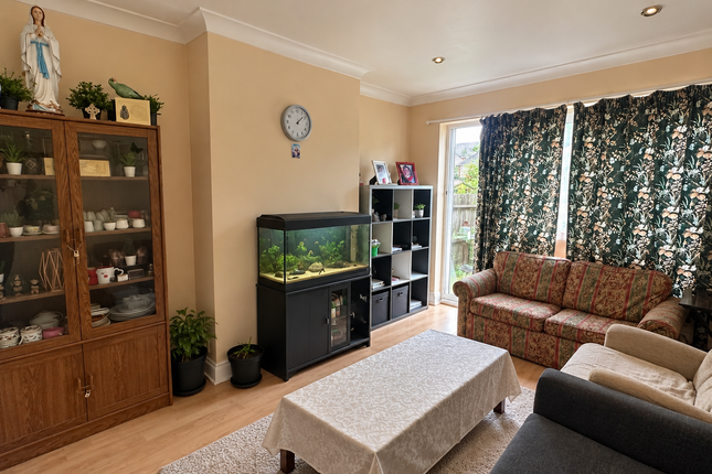 Elmstead Avenue, Wembley photo 2