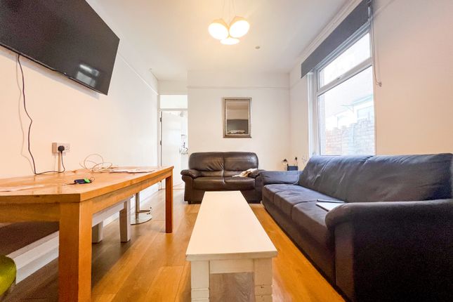 72, Cosmeston Street, Cardiff photo 2