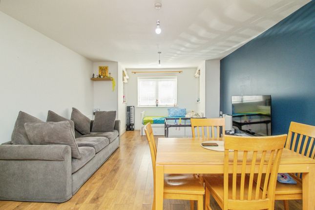 91, Harley Drive, Milton Keynes photo 3