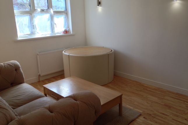 Very Near Lionel Road North Area, Ealing Brentford Borders Gunnesbury Park photo 2