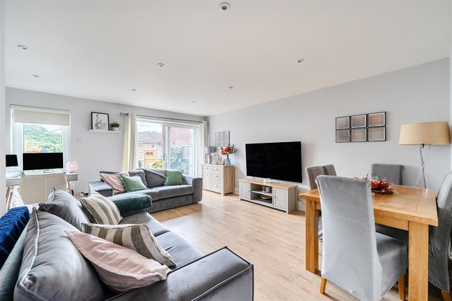 10, Glassonby Walk, Camberley photo 2