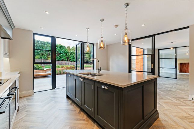 Kitchen/B'fast Room