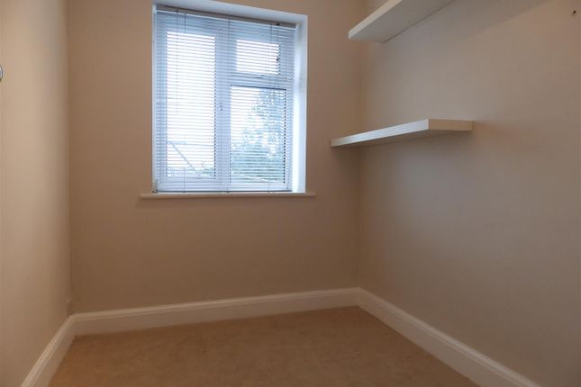 72 Hook Road, Surbiton photo 5