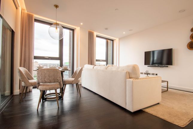 Flat to rent in Thornes House, Nine Elms, London