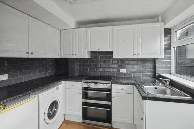 8, Calder Close, West Yorkshire photo 3
