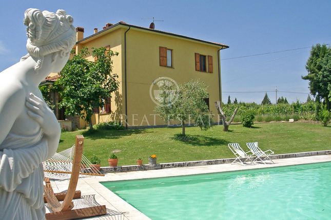 Thumbnail Villa for sale in Sinalunga, Siena, Tuscany