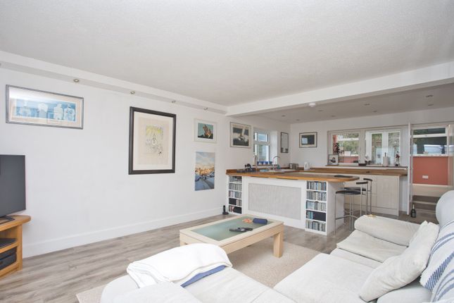 44, Castle Bay, Folkestone photo 4