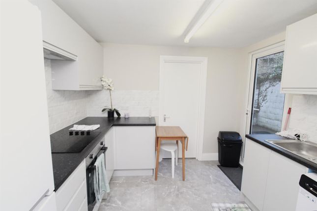 Room to rent in Malvern Road, London