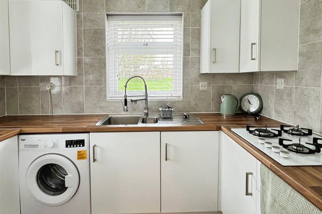 26, Chalgrove Field, Swindon photo 4