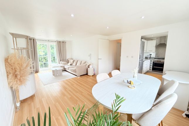 168 Priestley Road, Stevenage, Hertfordshire photo 4