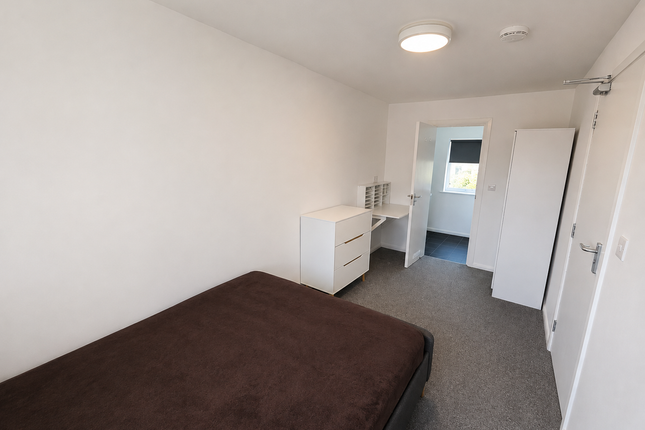 Room 1, CORBY photo 2