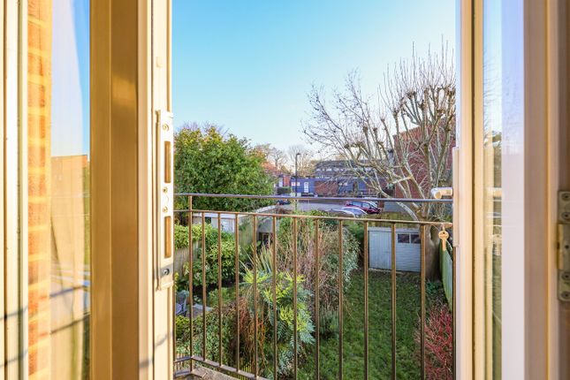 Flat for sale in Milton Road, Hanwell