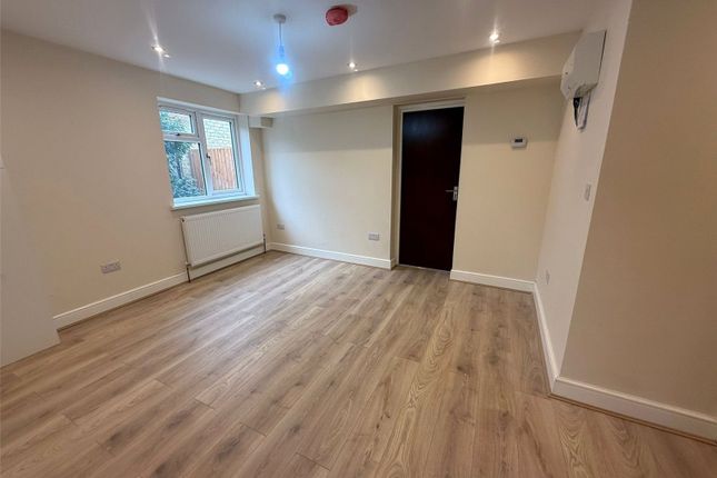 Flat 1, Sutton Lane, Slough photo 3