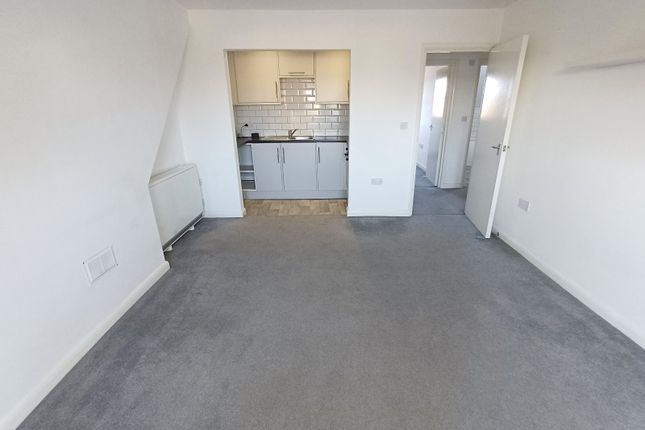 Flat 3, 122 High Street, Kent photo 2
