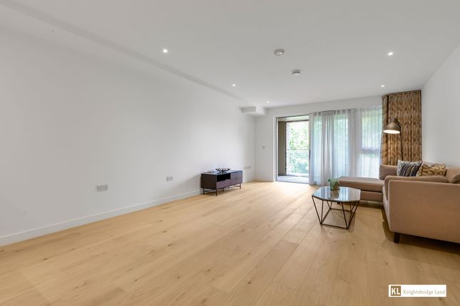 8 Emerson Court, London photo 4