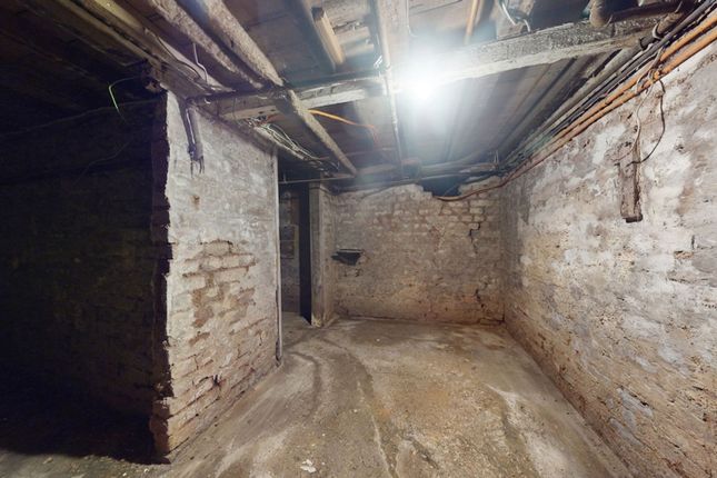 Flat E 42 Baldry Gardens, 42 Baldry Gardens, London photo 3